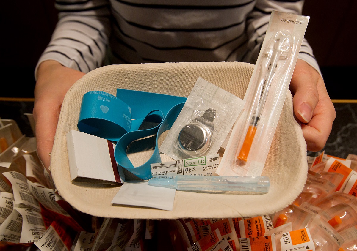 caption: Registered nurse Sammy Mullally holds a tray of supplies to be used by a drug addict at the Insite safe injection clinic in Vancouver, B.C., on Wednesday May 11, 2011. 