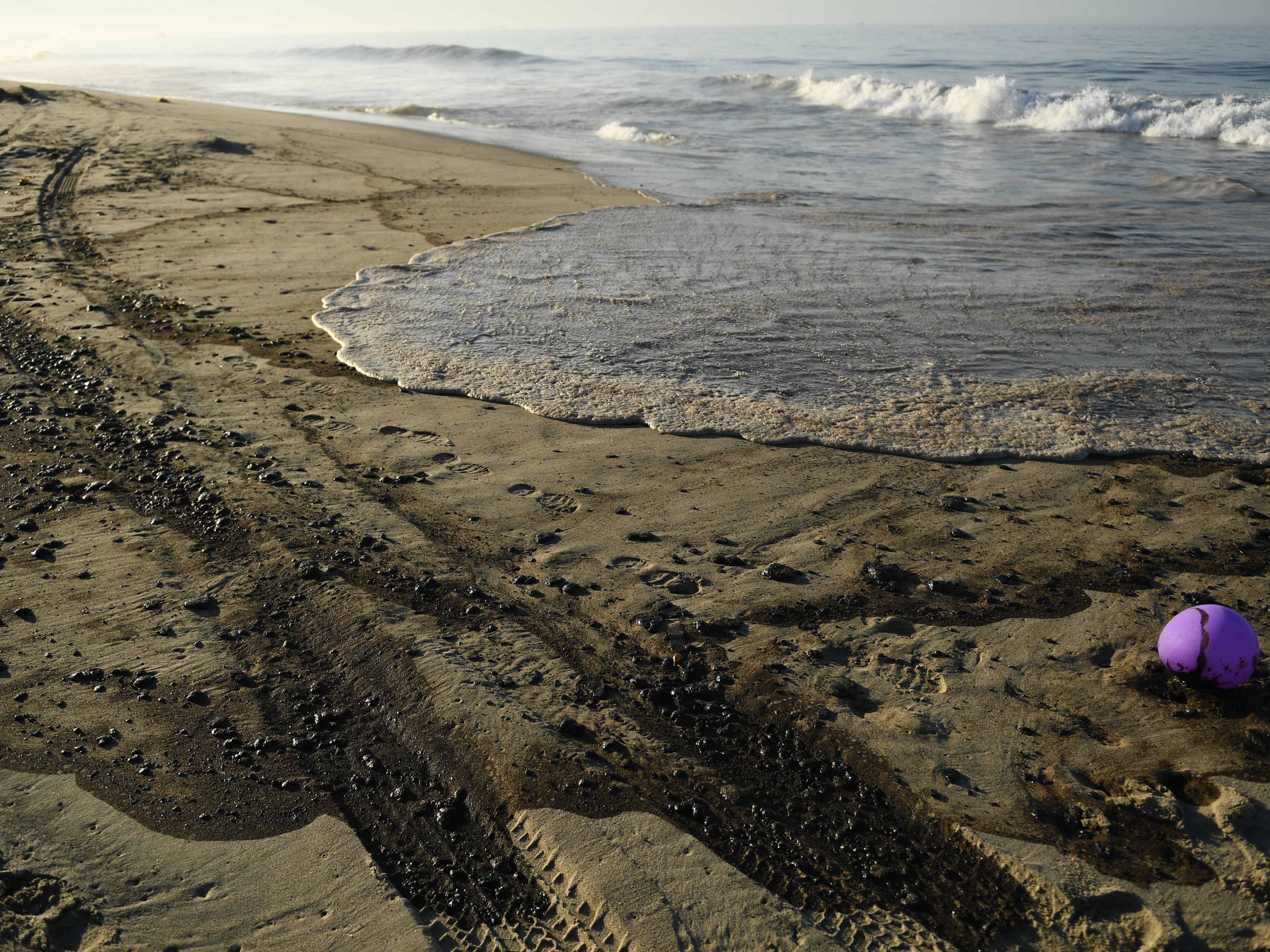 caption: Oil is seen on the beach in Huntington Beach, California on October 3, 2021, after a pipeline breach connected to an oil rig off shore started leaking oil, according to an Orange County Supervisor.