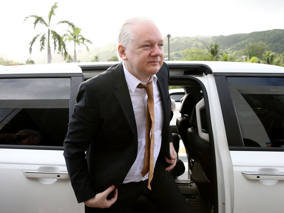 caption: WikiLeaks founder Julian Assange arrives at the United States Courthouse where he entered a guilty plea to an espionage charge.