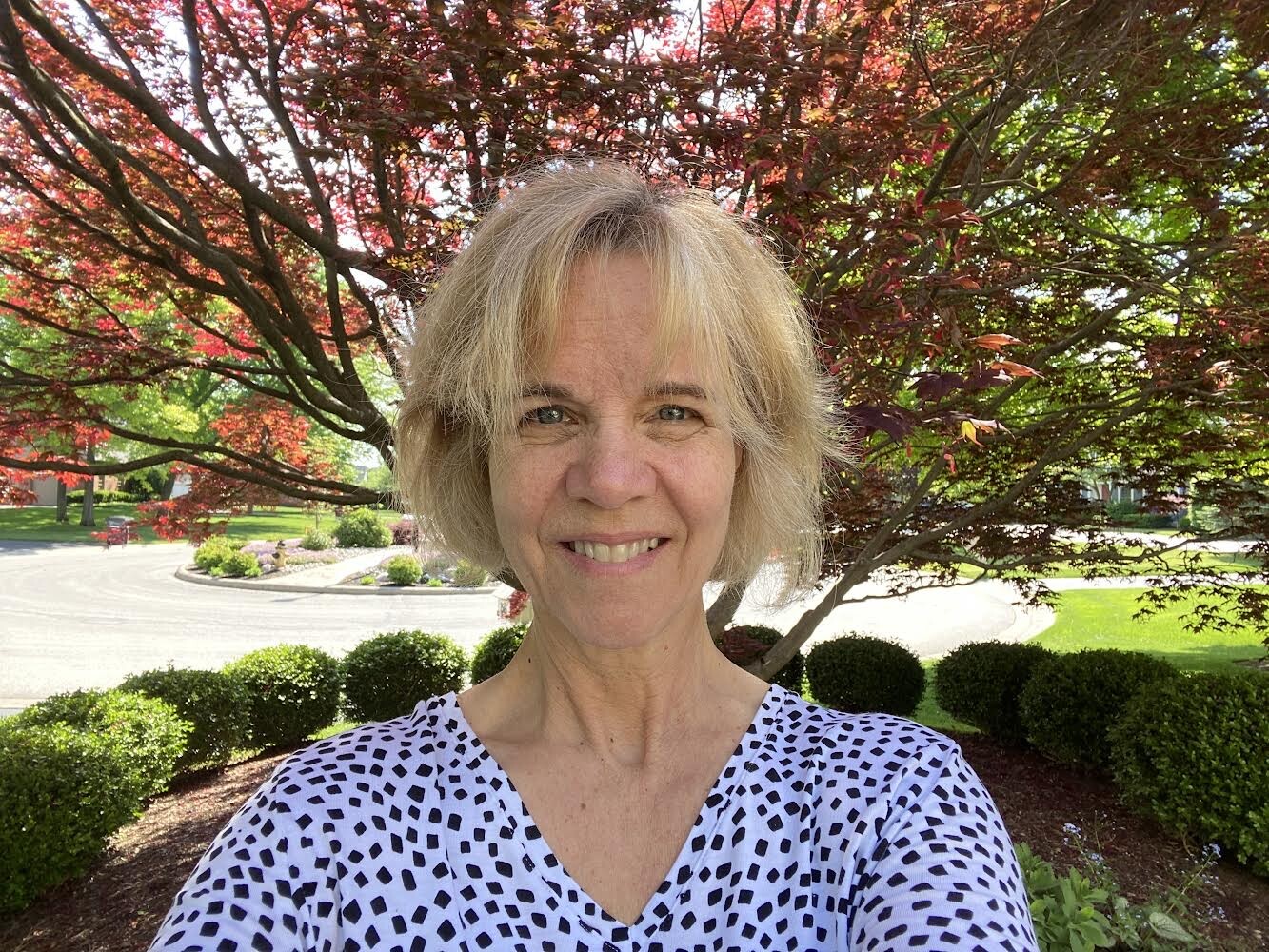 caption:  Karen Muller needed to clear out her parents' old belongings when a family friend stepped in to help.