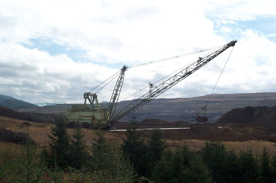 caption: Dragline at the Centralia's open-pit coal mine.
