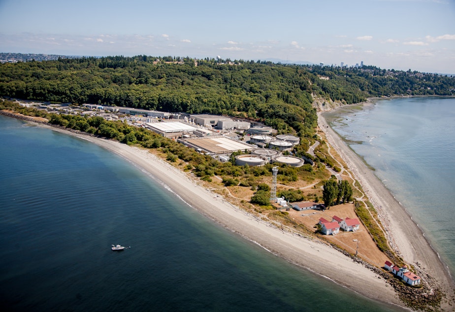 caption: King County's West Point sewage treatment plant in Seattle's Discovery Park 