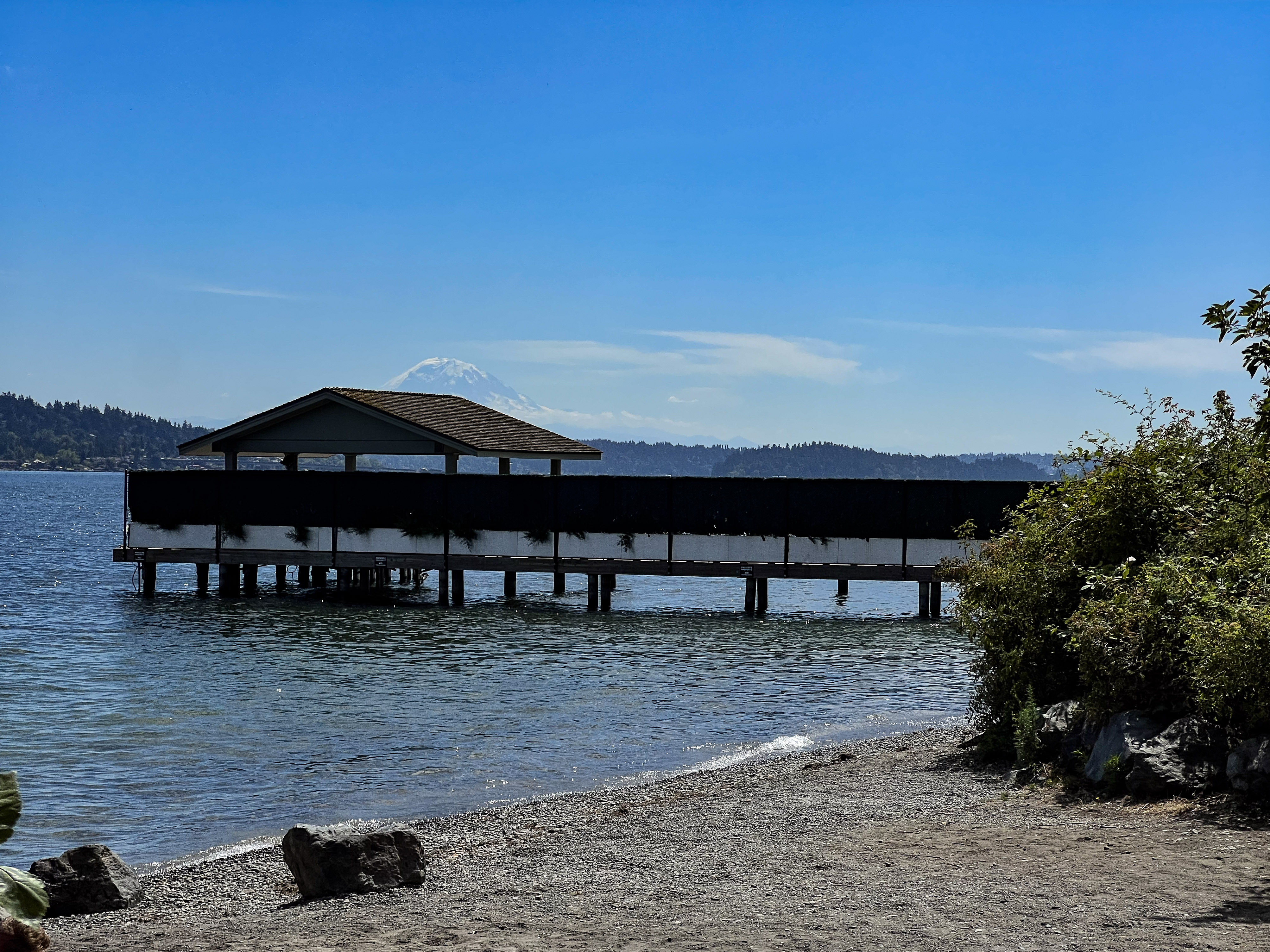 caption: A view from Denny Blaine Park in Seattle across Lake Washington with Mount Rainier on the horizon.