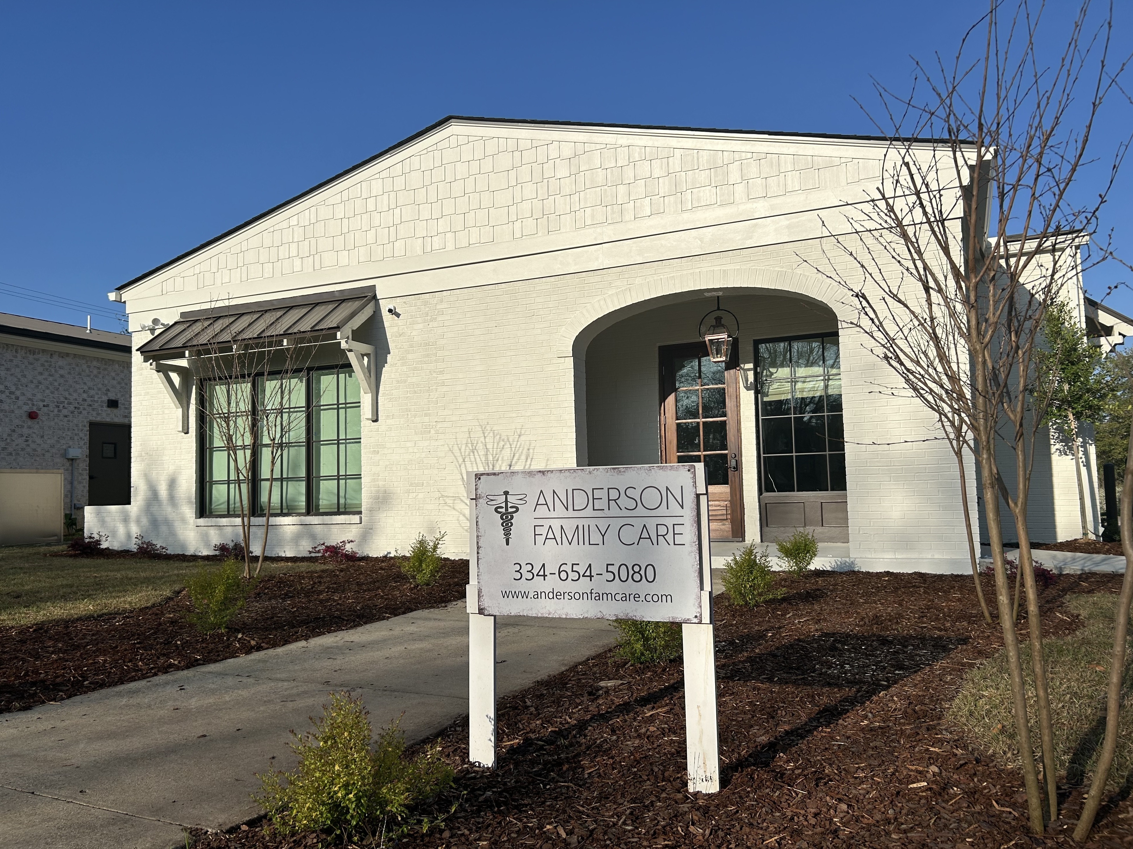 caption: Anderson Family Care in Demopolis, Alabama, is like a lot of rural health providers that treat many uninsured or underinsured patients.