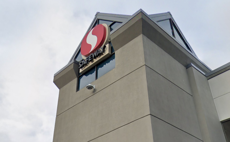 caption: Safeway at 9232 Rainier Avenue South, Seattle, Wash.