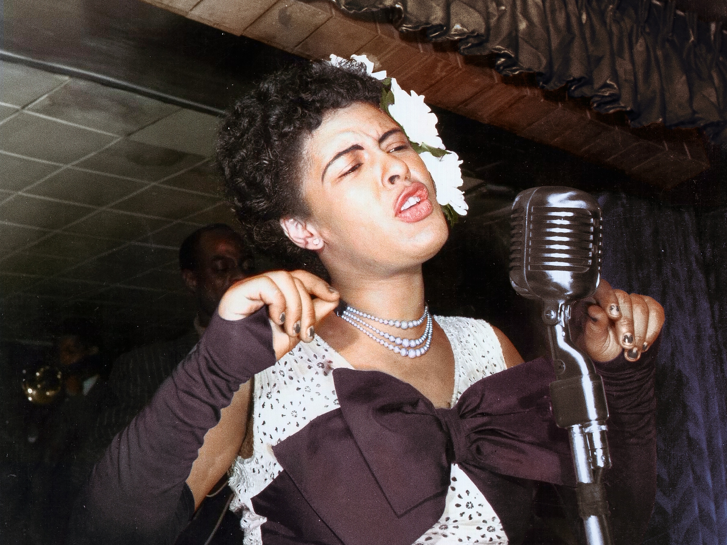 caption: Billie Holiday performs in New York City in 1947.