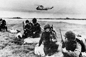caption: Argentine soldiers landing from a Sea King helicopter not far from Port Stanley, the capitol of the Falkland Islands (las Islas Malvinas).