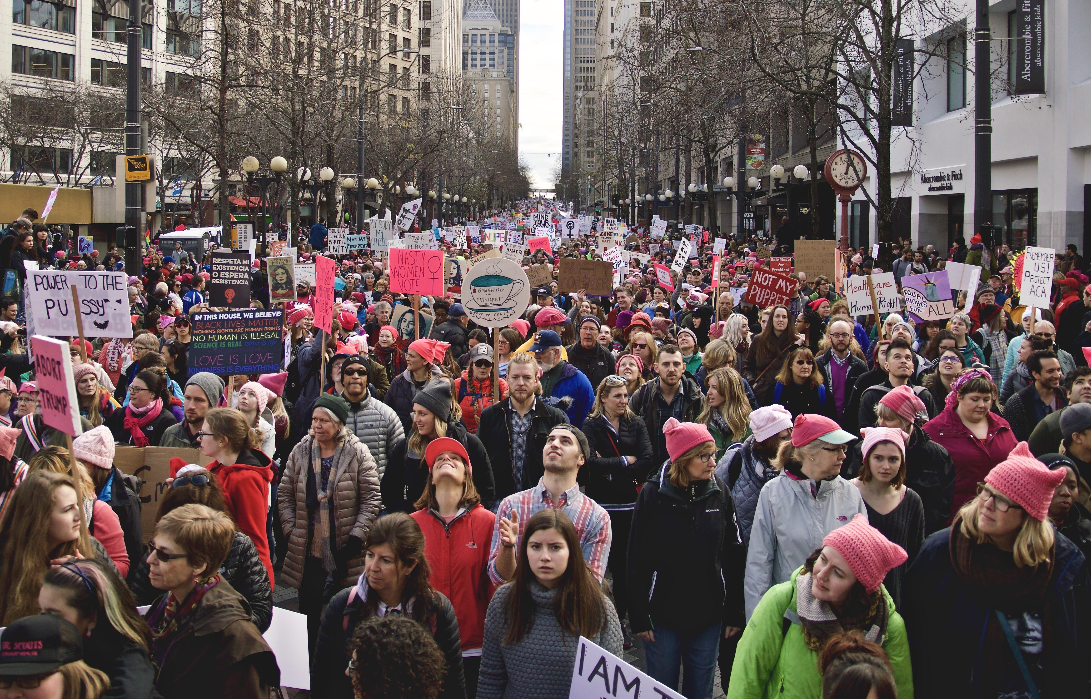 caption: Crowds at the Seattle Womxn's March
