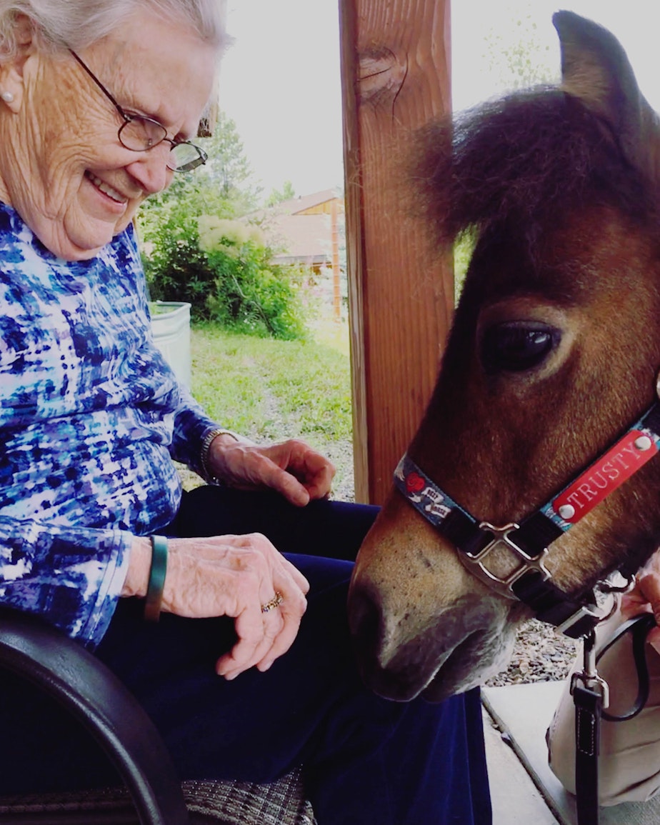 caption: Lois Chavey, 86, greets Trusty at Jamie’s Place, a retirement home in Winthrop, in eastern Washington. 
