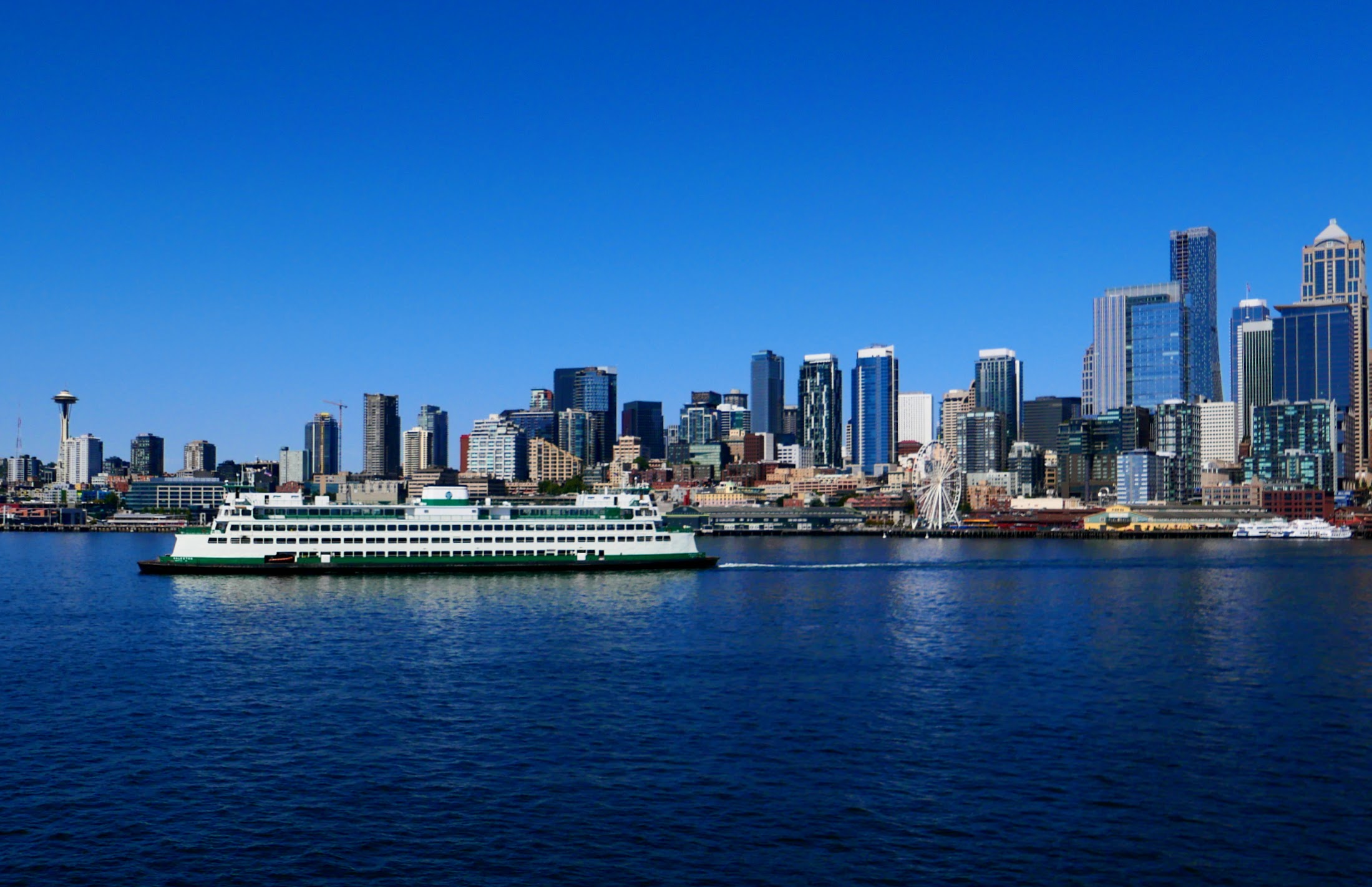 caption: Seattle Ferry leaving downtown port 