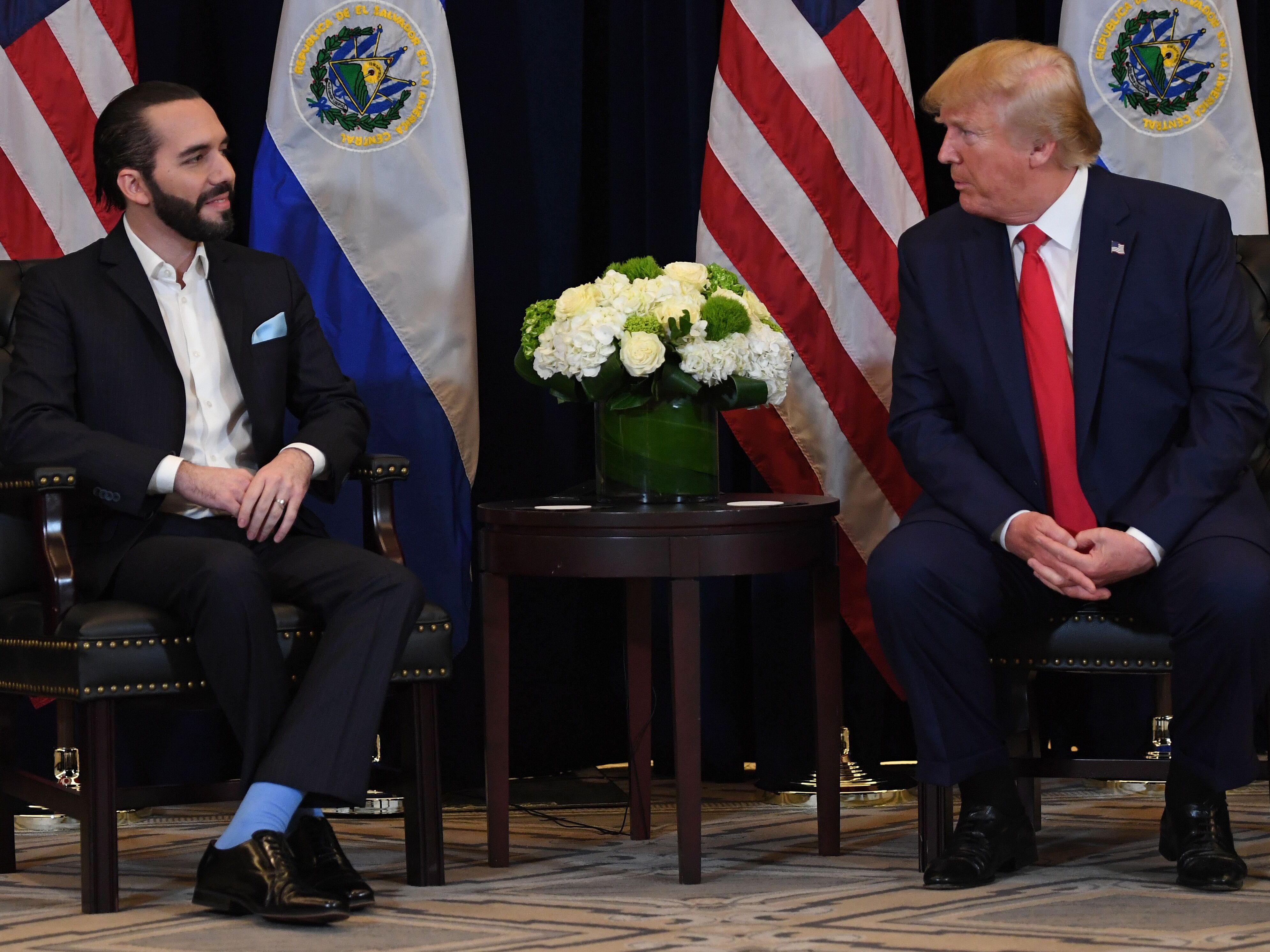 caption: President Trump and President Nayib Bukele of El Salvador hold a meeting in New York on Sept.25, 2019, on the sidelines of the United Nations General Assembly.
