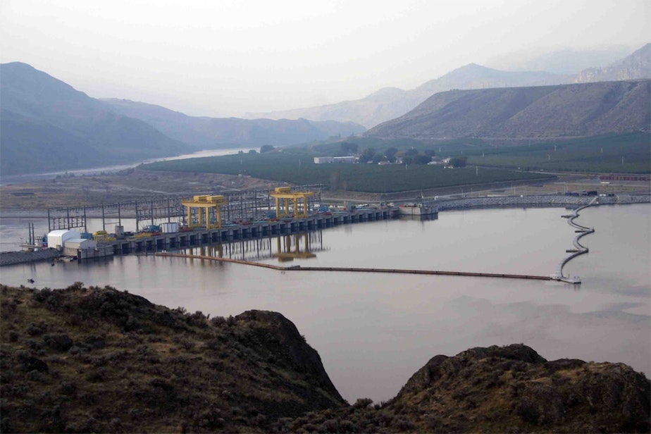 caption: Wells Dam on the Columbia River produces surplus electricity, which Douglas County PUD is thinking about using to make hydrogen fuel through electrolysis of water.