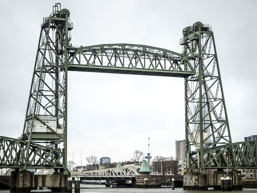 caption: A picture taken last week in Rotterdam shows the Koningshaven lift bridge, popularly called "De Hef."
