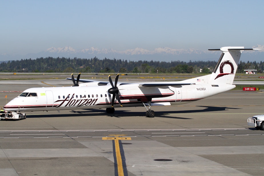 caption: Horizon Air Bombardier DHC8-Q400 at Sea-Tac Airport.