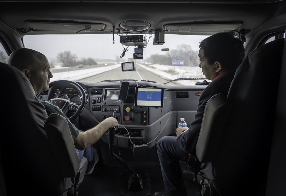 Andrew Yang with a Truck Driver in Altoona, Iowa