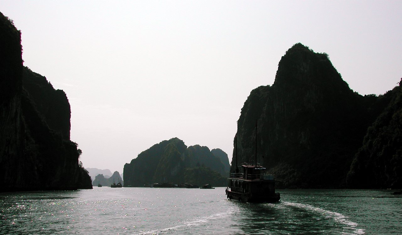 caption: Bahia de Halong, Vietnam