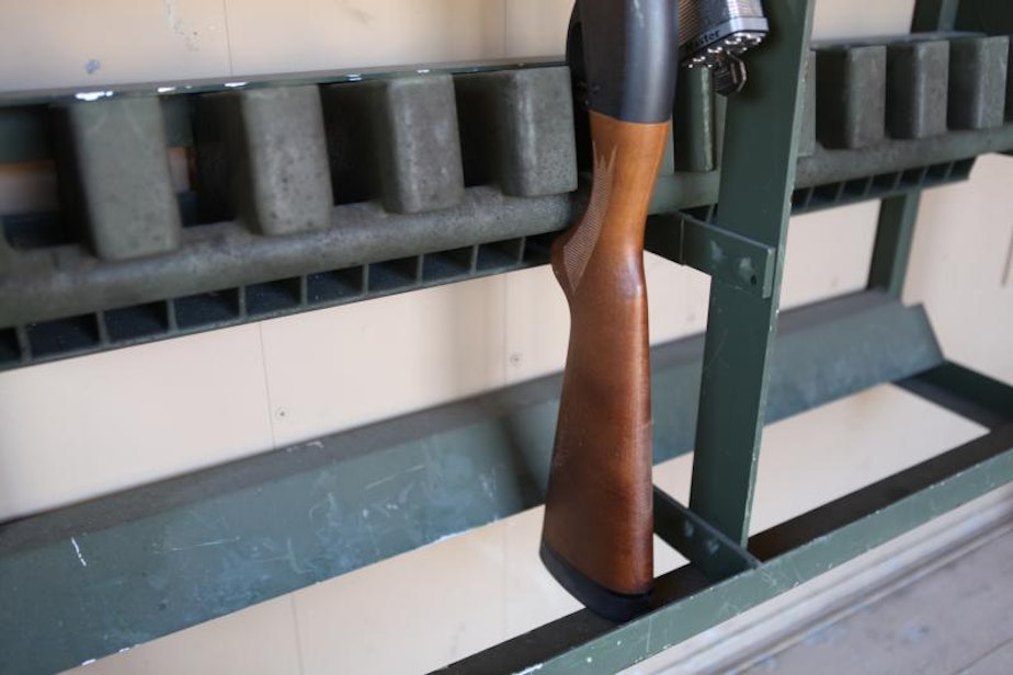 Rifle storage rack