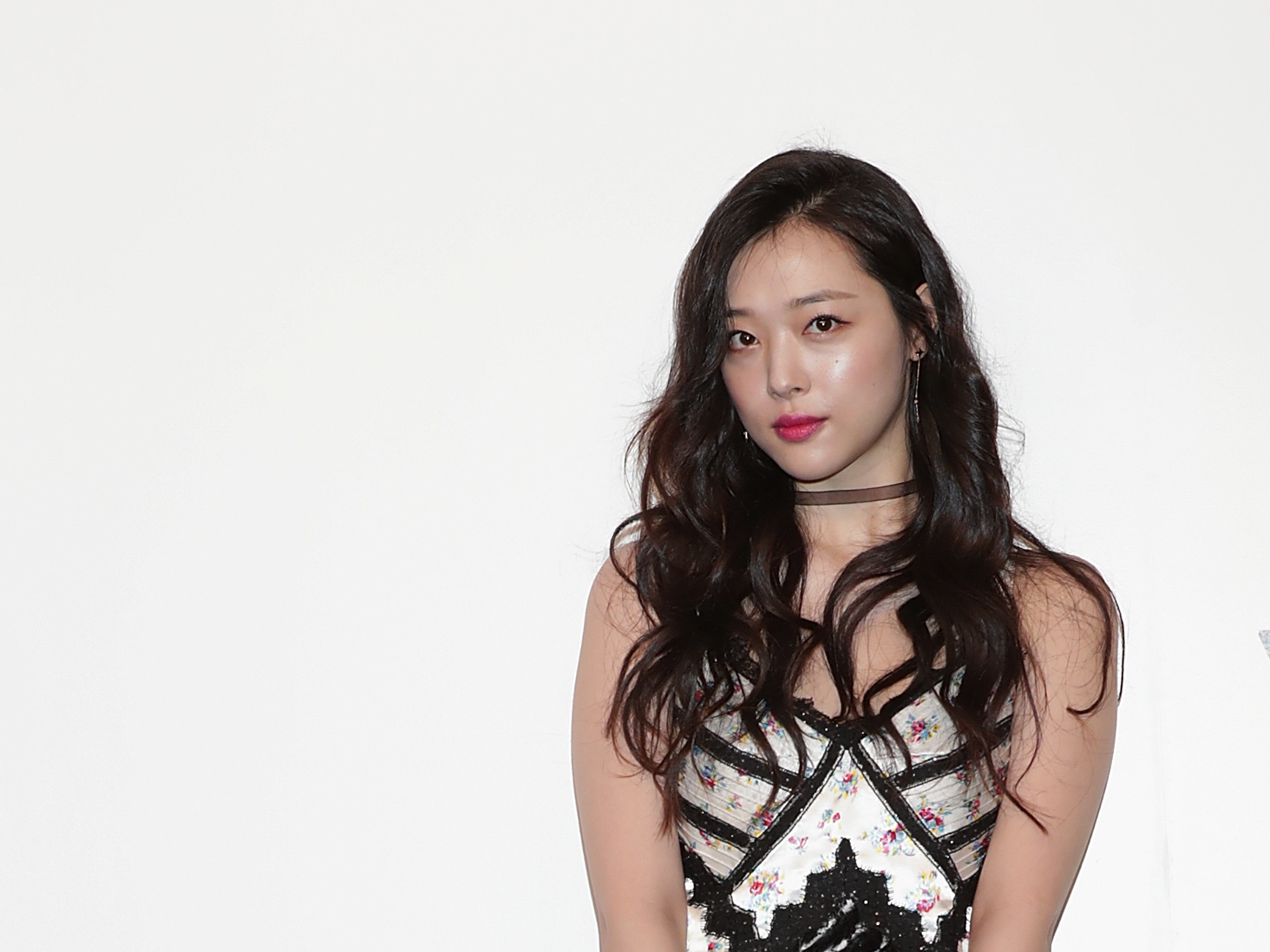 caption: Fans and supporters of singer/actress Sulli flooded social media with posts celebrating her artistry, praising her outspoken and unapologetic stances on sexuality and feminism, and calling for an end to online harassment and bullying.