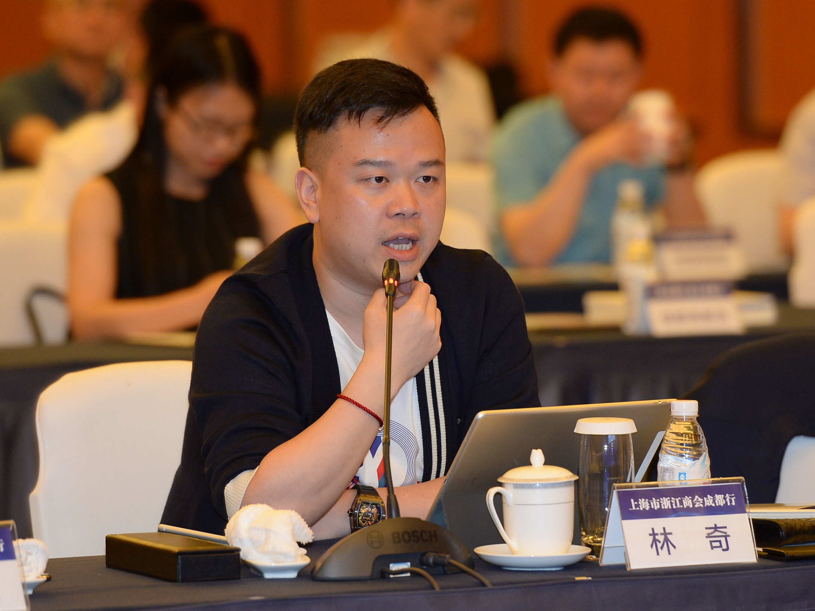 caption: Lin Qi, the chairman and CEO of Yoozoo Games, died on Christmas Day following a week-long illness that may have stemmed from a poisoned cup of tea.