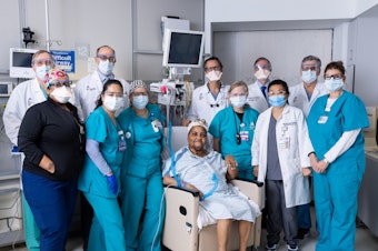caption: Sonia Sein with her surgeons and ICU team at The Mount Sinai Hospital.