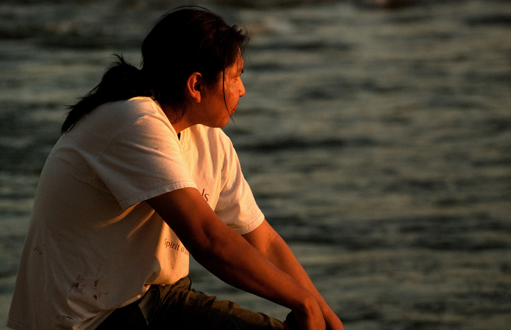 caption: 'Tribal fishing below Horn Rapids Dam'