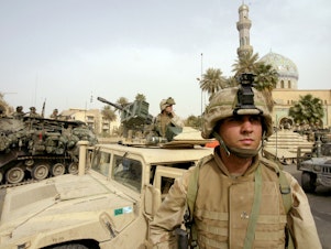 caption: U.S. Marines take up positions in the area around the Palestine hotel in the center of Baghdad, April 9, 2003.