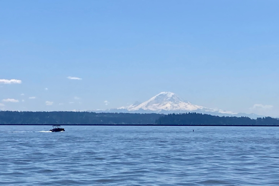 caption: The view of Mount Rainier from Seattle's Madrona Park, looking over Lake Washington in May 2023. 