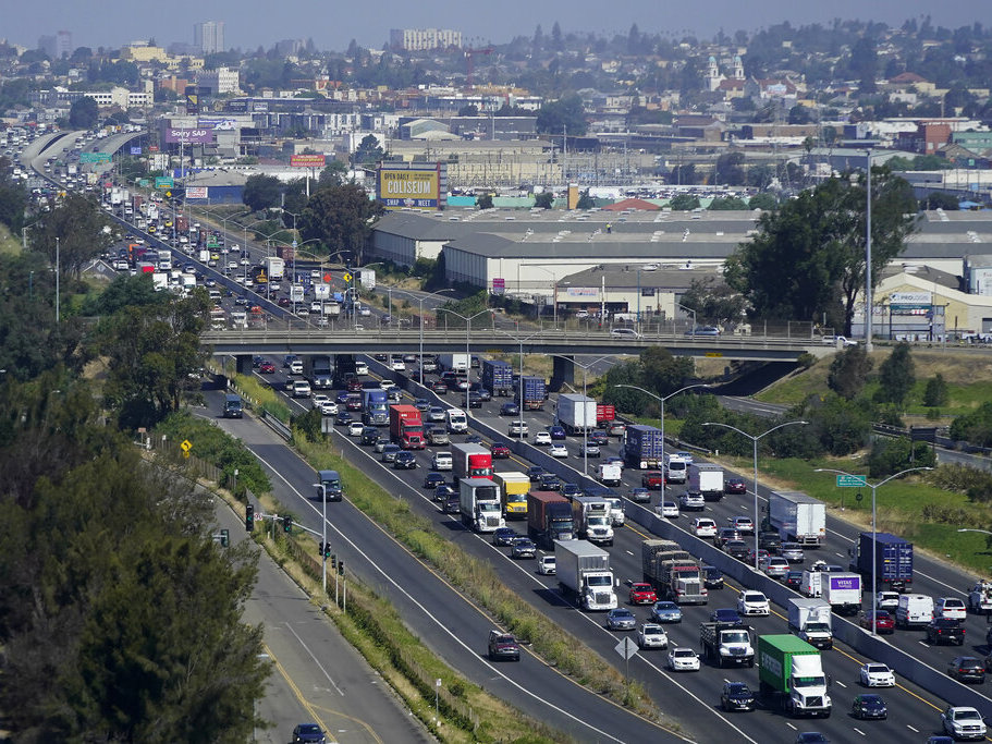 caption: Traffic moves on Interstate 880 in Oakland, Calif., Tuesday, Aug. 16, 2022. (AP Photo/Jeff Chiu)
