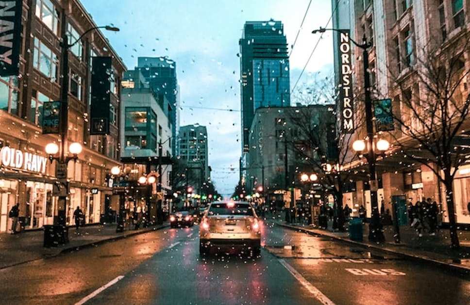 西雅图人在雨天开车很差吗？有点，但其他人也一样