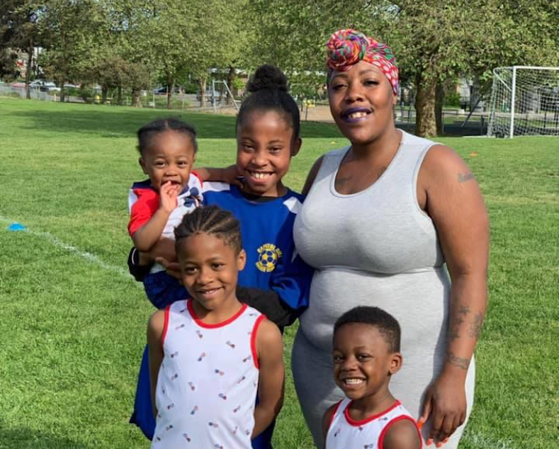 caption: Quanshie Maxwell with her children, Harlem, Da'quan, Kylea and Za'mier