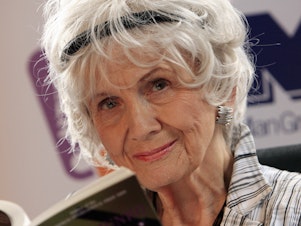 caption: Canadian author Alice Munro as she receives a Man Booker International award at Trinity College Dublin, in Dublin, Ireland, on June 25, 2009.