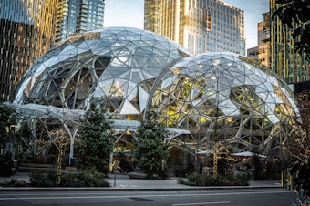 caption: Amazon Spheres, 7th Avenue, Seattle, WA, USA 