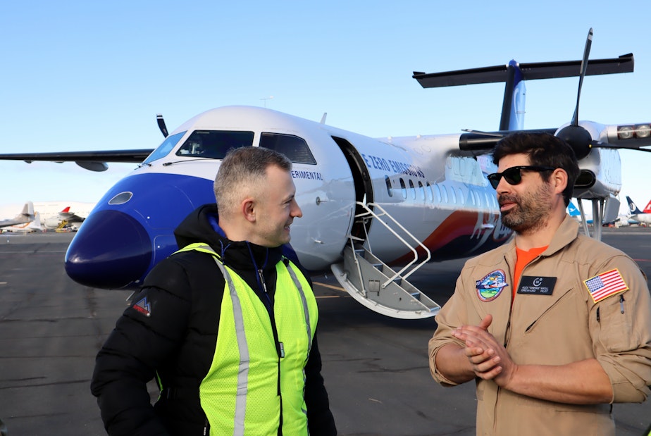 caption: Universal Hydrogen CEO Paul Eremenko congratulated test pilot Alex Kroll after the landing.