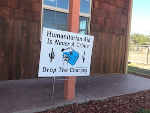 caption: A yard sign in Ajo, Ariz., expressing support for migrant aid workers.