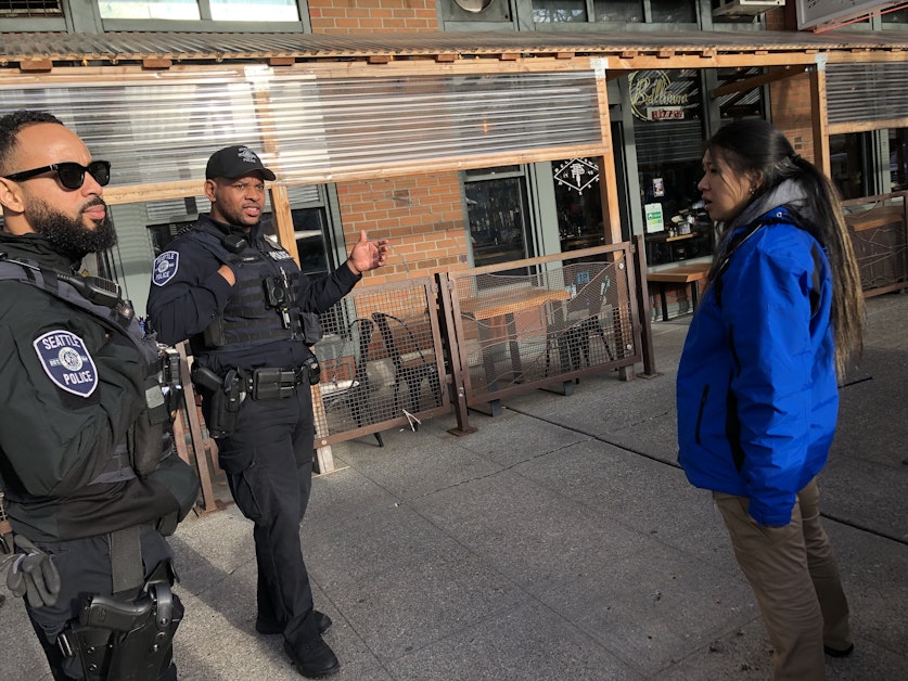与警察一同走上西雅图市区街头的新心理健康团队