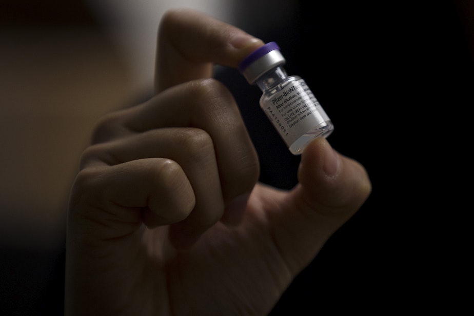 caption: “This is very surreal," said Elaine Huang, Director of Pharmacy at Harborview Medical Center. "The fact that we have vaccines on hand now is really for us a moment of hope." Doctors, nurses and a security officer were among the first Harborview employees to get the Pfizer-BioNTech Covid-19 vaccine on the first day of Harborview's vaccination clinic for employees on Thursday, December 17, 2020, at Harborview Medical Center in Seattle.