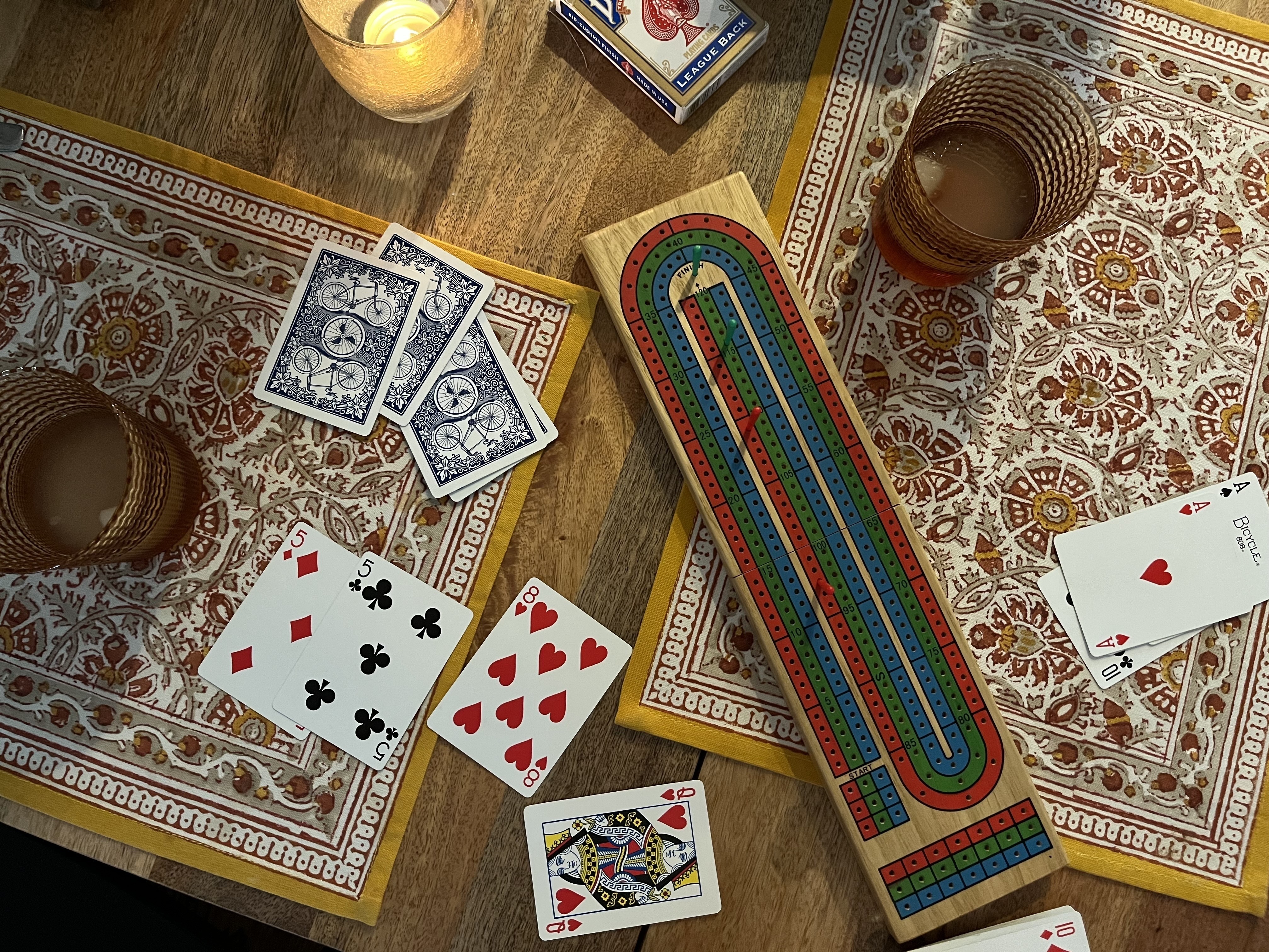 A cribbage set.