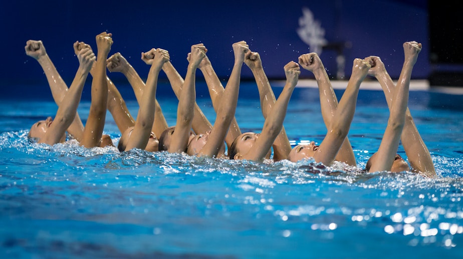 caption: Synchronized swimming.