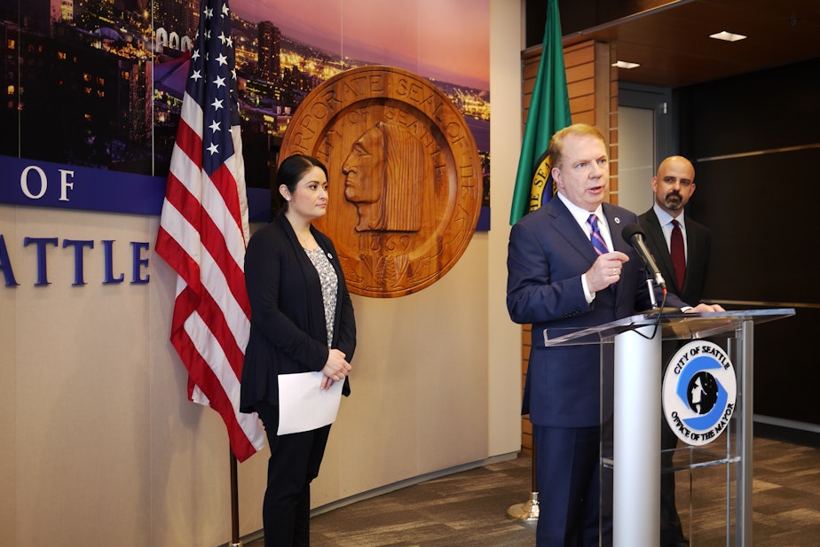 caption: Seattle Mayor Ed Murray announces more resources for immigrant families in the city's public schools.