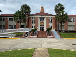 caption: The entrance to the Federal Correctional Institution Tallahassee in Florida.
