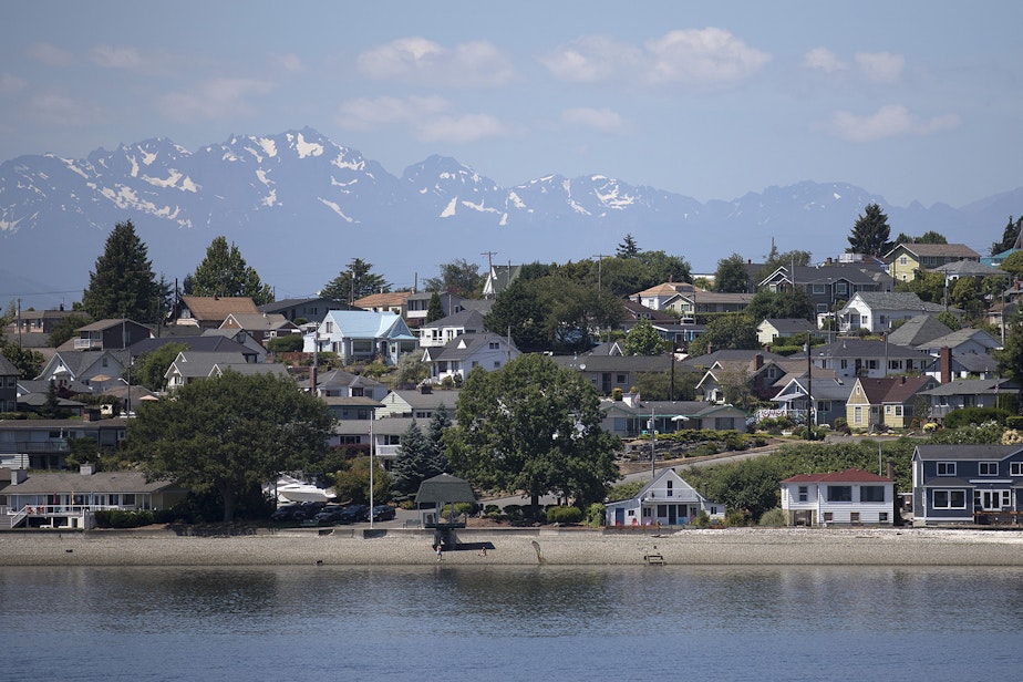 caption: Manette, seen here from the ferry, is one of the few Bremerton neighborhoods with an active association. Bremerton Neighborhoods Now! would like more neighborhoods to join their ranks.