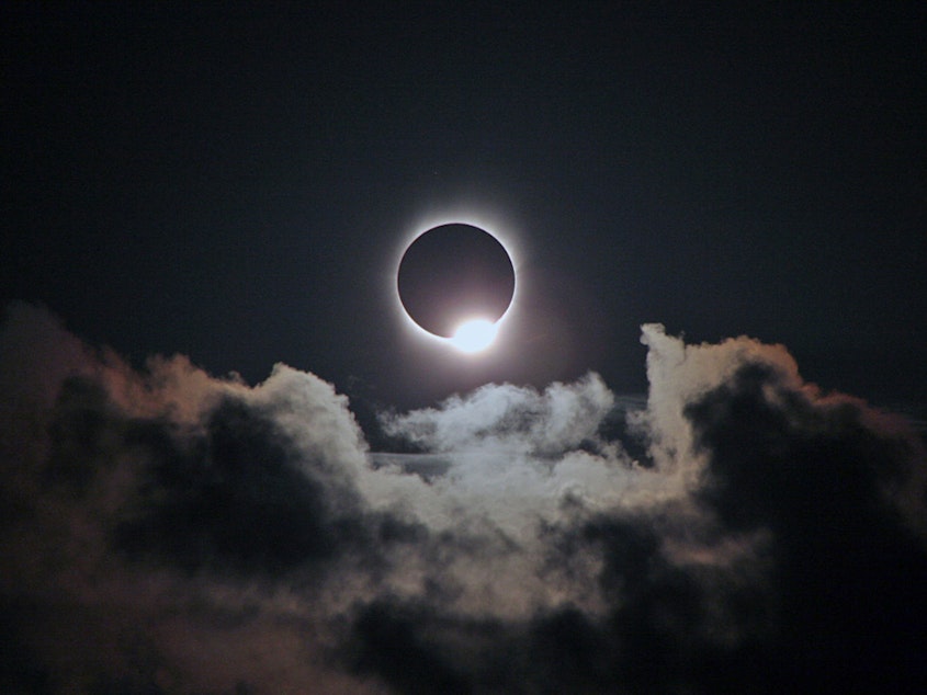 caption: The "diamond ring" phase of a total solar eclipse, taken right before totality. When the bright point disapears the inner corona becomes visable.