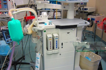 caption: Maquet Flow-i anesthesia machine.