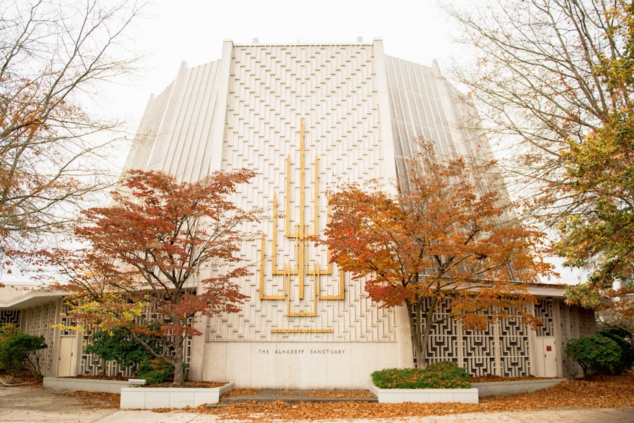 caption: Temple De Hirsch Sinai in Seattle