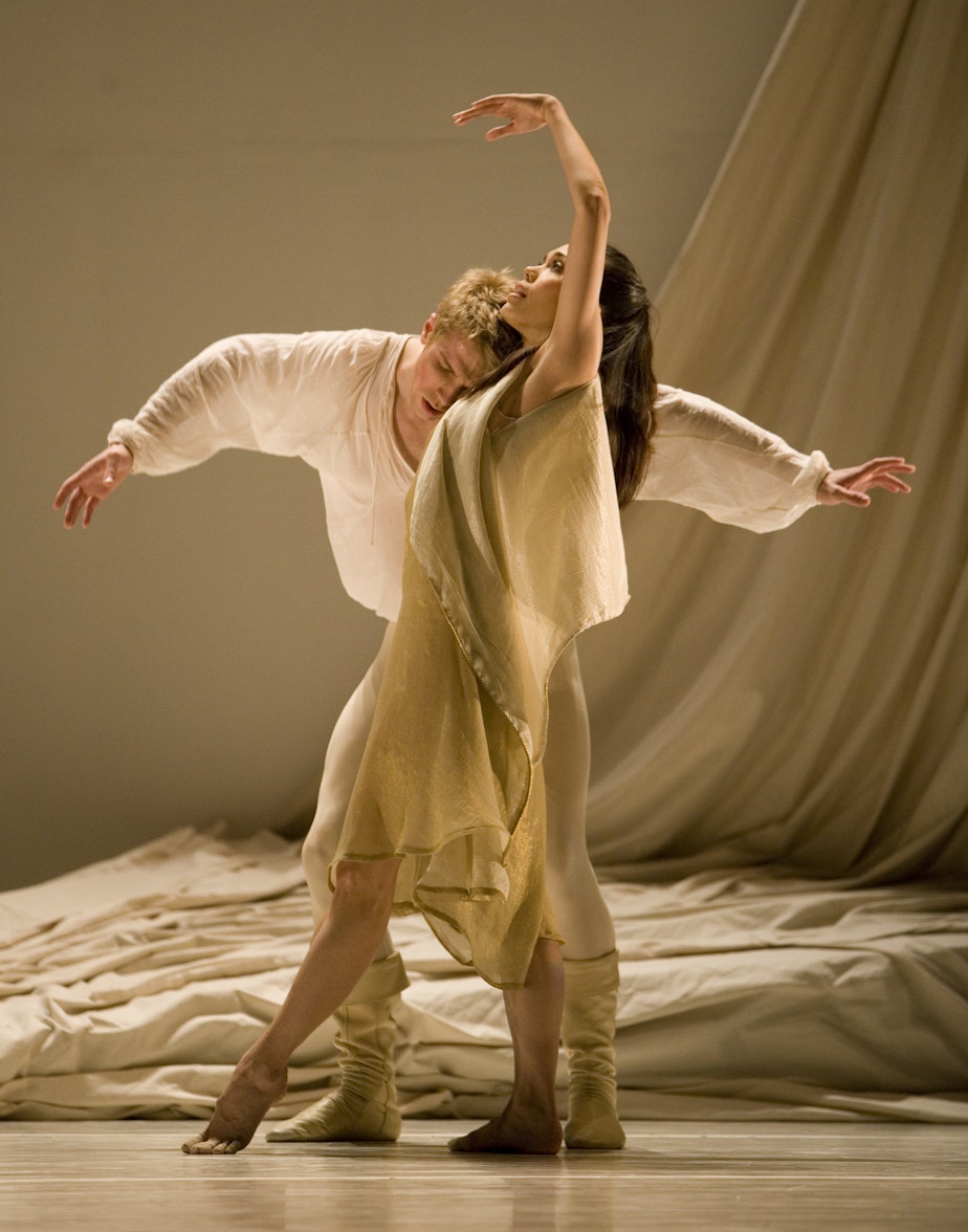 caption: Noelani Pantastico and Lucien Postlewaite in Jean Christophe Maillot’s “Romeo et Juliette,” 2008