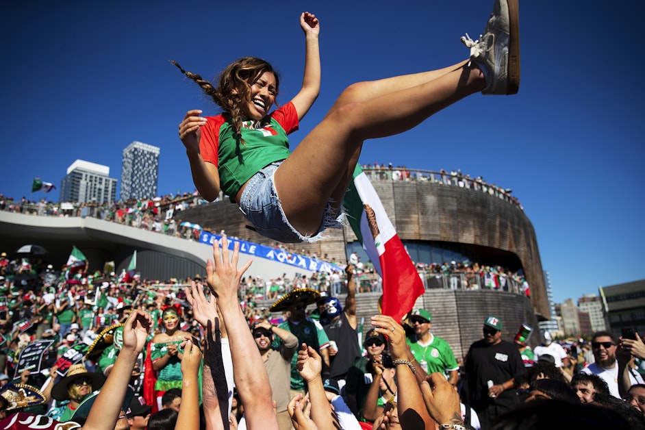 PHOTOS: Along Seattle's waterfront, it's 'Viva Mexico'
