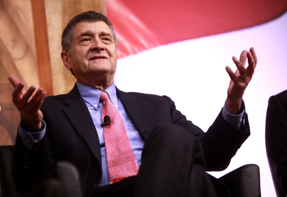 caption: Michael Medved speaking at the 2014 Conservative Political Action Conference (CPAC) in National Harbor, Maryland.
