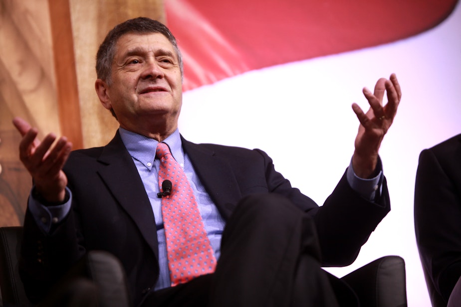 caption: Michael Medved speaking at the 2014 Conservative Political Action Conference (CPAC) in National Harbor, Maryland.