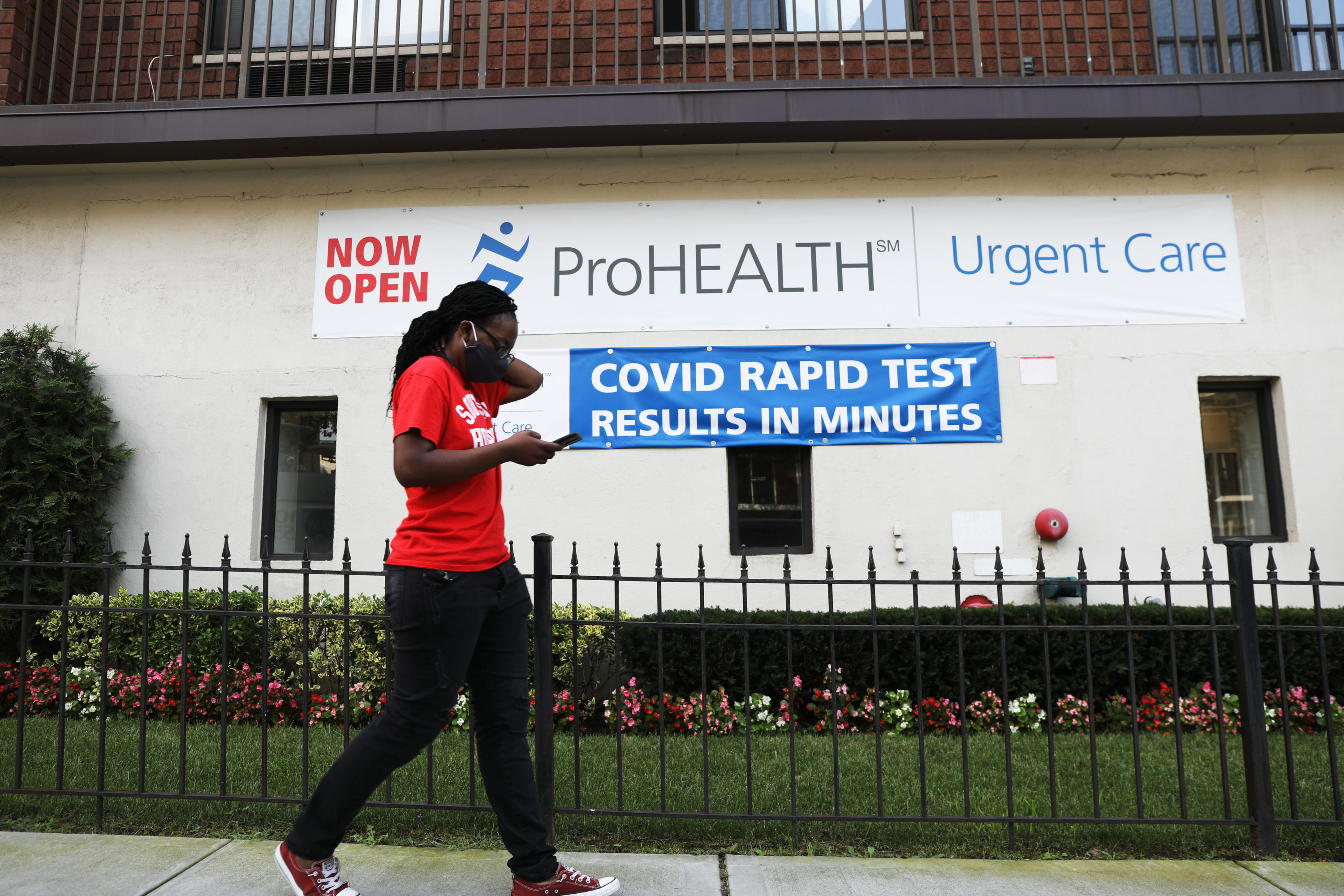 caption: A sign displays a new rapid coronavirus test on the new Abbott ID Now machine at a ProHEALTH center in Brooklyn on August 27, 2020 in New York City. (Spencer Platt/Getty Images)