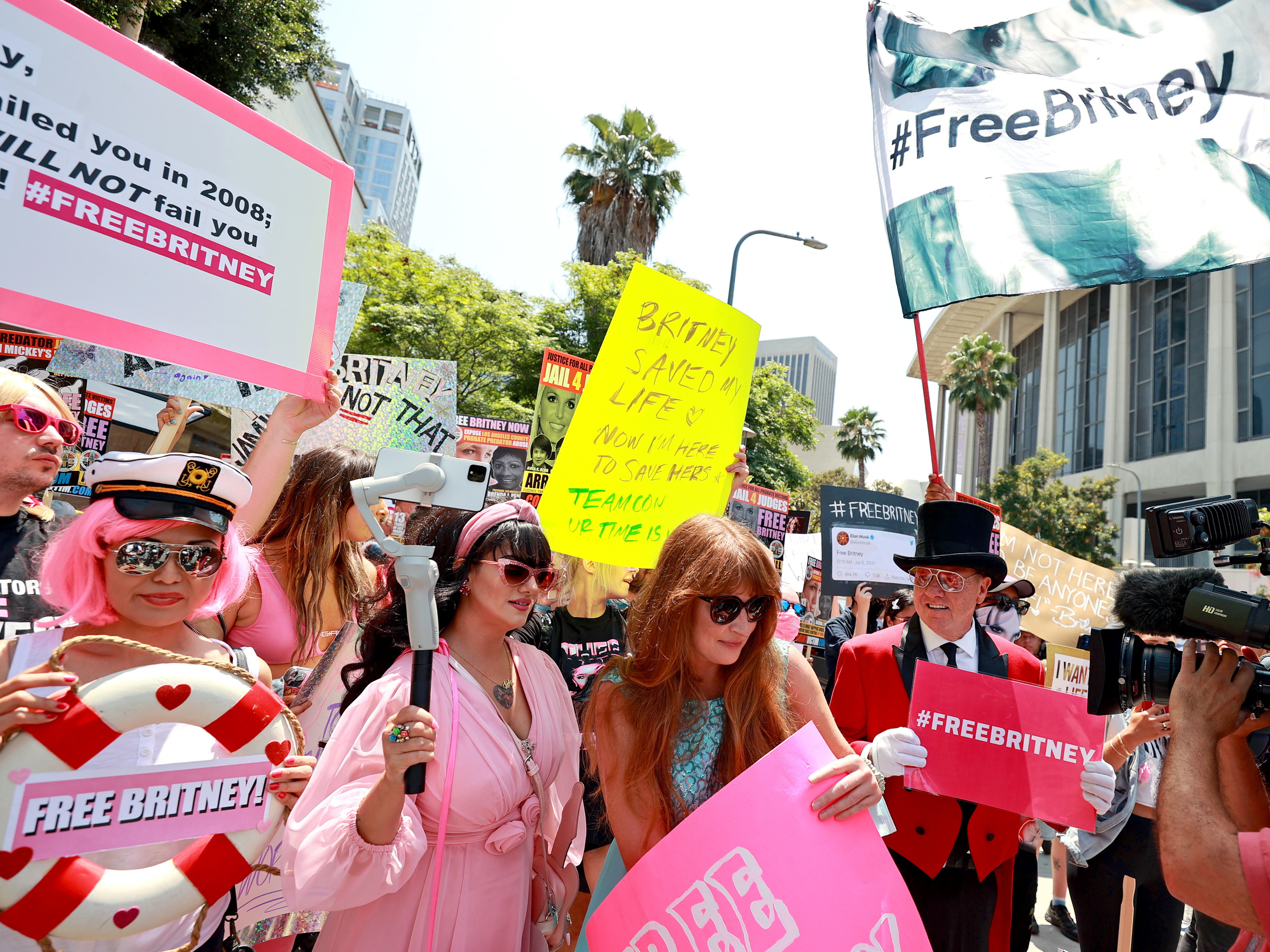 caption: #FreeBritney protesters gather outside the Stanley Mosk Courthouse in Los Angeles. Similar rallies have been taking place around the world in recent weeks.